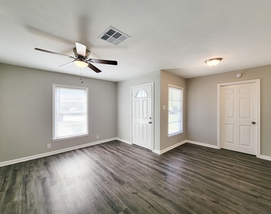 3923 Zephyr Street - Photo Thumbnail 3