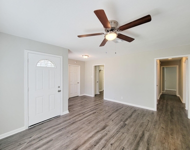 3923 Zephyr Street - Photo Thumbnail 8