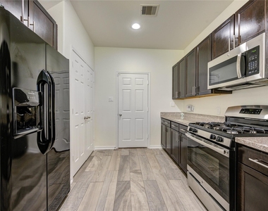 17021 Wilthorne Gardens Court - Photo Thumbnail 12