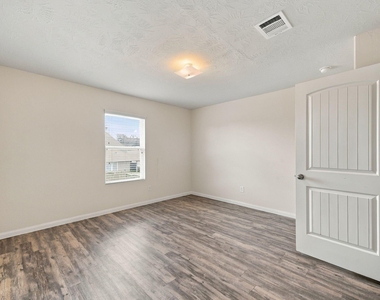 3307 Lake Como Court - Photo Thumbnail 15