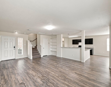 3307 Lake Como Court - Photo Thumbnail 4