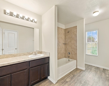 3307 Lake Como Court - Photo Thumbnail 19