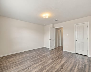 3307 Lake Como Court - Photo Thumbnail 16