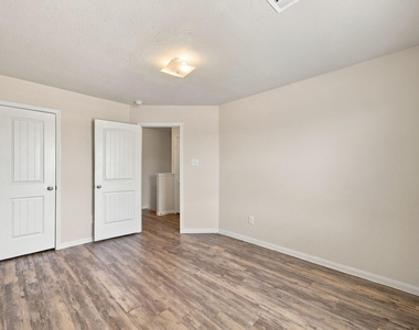 3307 Lake Como Court - Photo Thumbnail 13