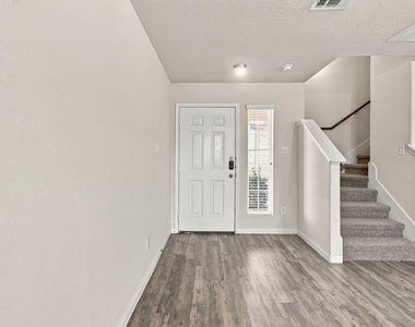 3307 Lake Como Court - Photo Thumbnail 3