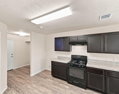 3307 Lake Como Court - Photo Thumbnail 9