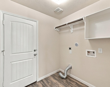 3307 Lake Como Court - Photo Thumbnail 21