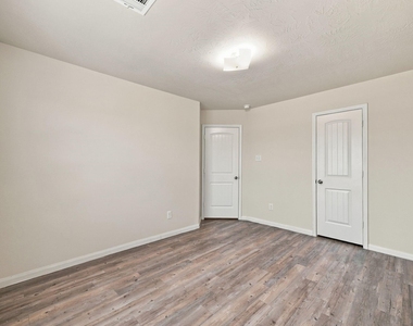 3307 Lake Como Court - Photo Thumbnail 14
