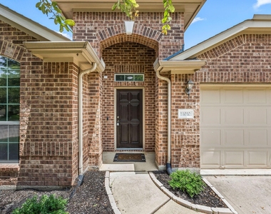 11010 Starling Creek Drive - Photo Thumbnail 4