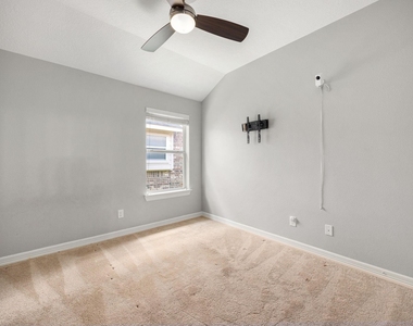 11010 Starling Creek Drive - Photo Thumbnail 32