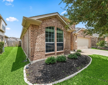 11010 Starling Creek Drive - Photo Thumbnail 2