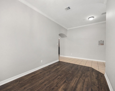 11010 Starling Creek Drive - Photo Thumbnail 10