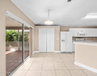 2067 Deercroft Drive - Photo Thumbnail 12