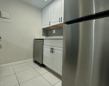 216 Preston Lane - Photo Thumbnail 4