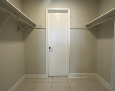 216 Preston Lane - Photo Thumbnail 9