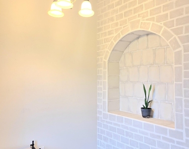 529 Trymore Drive Se - Photo Thumbnail 2