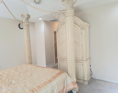 529 Trymore Drive Se - Photo Thumbnail 9