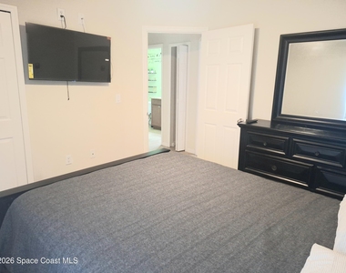 529 Trymore Drive Se - Photo Thumbnail 13