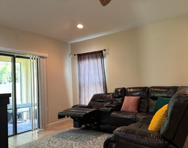 529 Trymore Drive Se - Photo Thumbnail 18