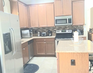 529 Trymore Drive Se - Photo Thumbnail 4