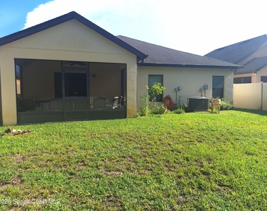 529 Trymore Drive Se - Photo Thumbnail 16