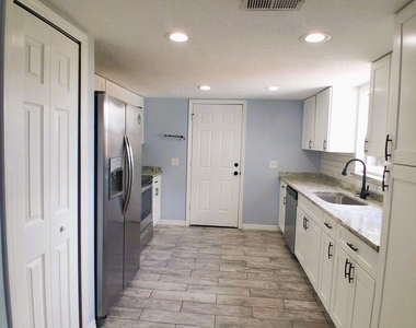 3338 Jupiter Boulevard Se - Photo Thumbnail 3