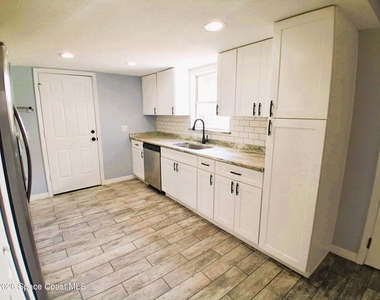 3338 Jupiter Boulevard Se - Photo Thumbnail 4