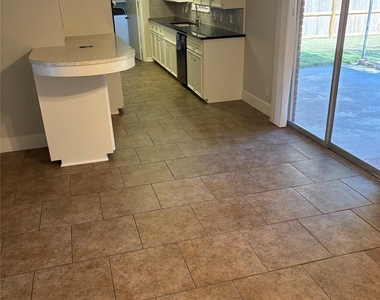 1713 Glenview Lane - Photo Thumbnail 2