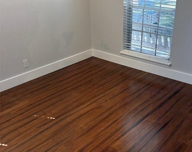 1713 Glenview Lane - Photo Thumbnail 6