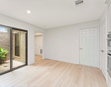 14147 Hillvale Drive - Photo Thumbnail 11