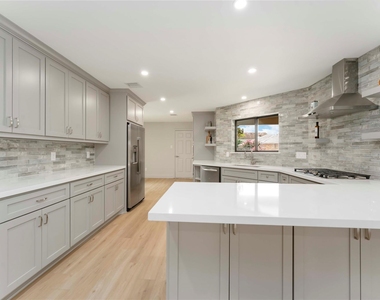 14147 Hillvale Drive - Photo Thumbnail 9