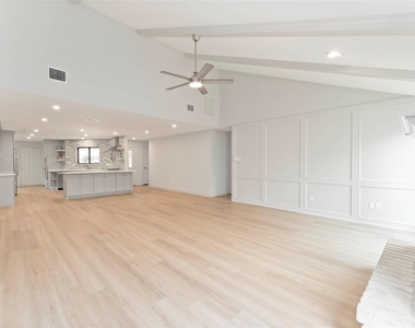 14147 Hillvale Drive - Photo Thumbnail 6