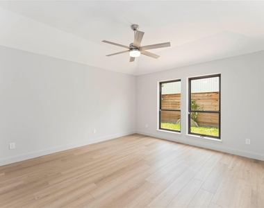 14147 Hillvale Drive - Photo Thumbnail 13