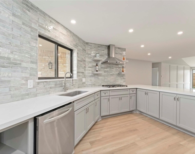 14147 Hillvale Drive - Photo Thumbnail 8