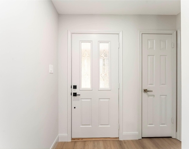 14147 Hillvale Drive - Photo Thumbnail 2