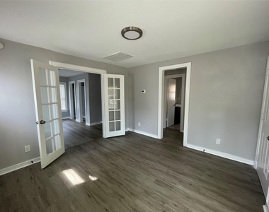 904 Fields Street - Photo Thumbnail 3