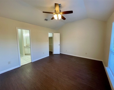 6619 Pleasant Stream Drive - Photo Thumbnail 10