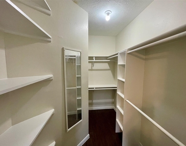6619 Pleasant Stream Drive - Photo Thumbnail 13