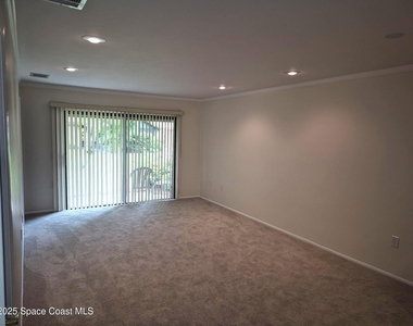835 Regal Avenue Ne - Photo Thumbnail 4