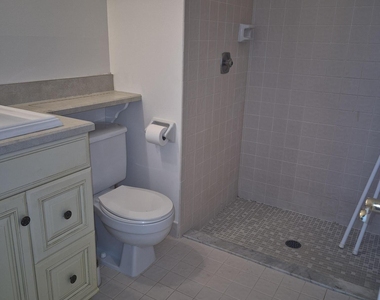 835 Regal Avenue Ne - Photo Thumbnail 8