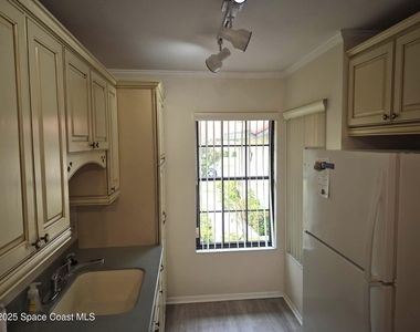 835 Regal Avenue Ne - Photo Thumbnail 2