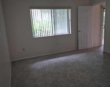 835 Regal Avenue Ne - Photo Thumbnail 7