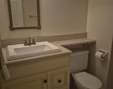 835 Regal Avenue Ne - Photo Thumbnail 9