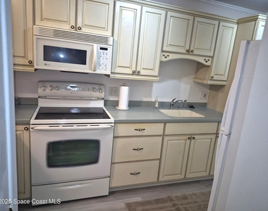 835 Regal Avenue Ne - Photo Thumbnail 1