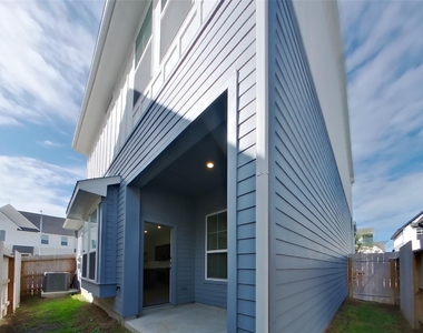22818 Terrazzo Drive - Photo Thumbnail 14