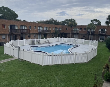 1300 Arlington Lane Ne - Photo Thumbnail 20