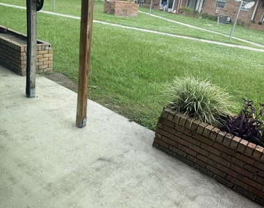 1300 Arlington Lane Ne - Photo Thumbnail 8