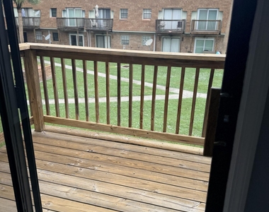 1300 Arlington Lane Ne - Photo Thumbnail 13