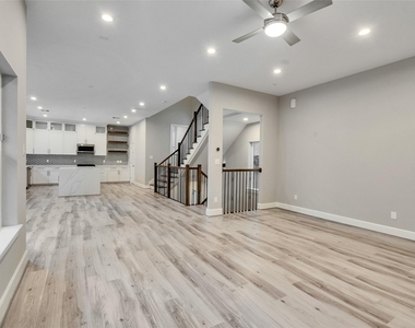 1122 W 16th Street - Photo Thumbnail 9