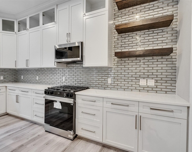1122 W 16th Street - Photo Thumbnail 21
